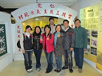 連江縣育幼院院友會昨參訪馬祖故事館,重溫當年滿滿的感動。(圖:育幼院院友會提供)