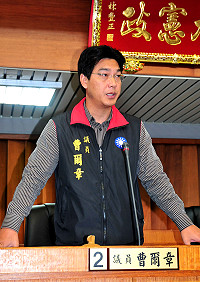 議員曹爾章進行質詢。(圖/文:曹重偉)