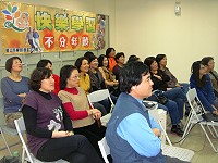 　樂齡學習中心辦理正確用藥知識講座，邀請藥師陳傳宗主講，並將持續辦理各項實用有趣課程，歡迎地區長者踴躍報名參加。（圖：縣府教育局提供）