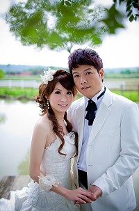 　馬祖新人！鐵板民生理髮廳陳鼎光的二公子陳孝華，迎娶曾經是同事多年的廖婕羽，宴客前的馬祖行就好像是蜜月，四處都可以看見小倆口的親密身影。（圖：陳孝華提供）