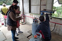 　縣府建設局、消防局及經濟部標檢局馬祖辦事處13日前往地區瓦斯行抽檢，初步檢驗符合規定，後續仍將持續追蹤。（圖：縣府建設局提供）
