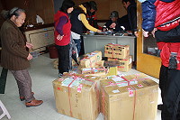 　鱸魚釣況佳，東莒唯一一家宅急便據點也跟著生意興隆。（圖／文：林冰芳）