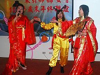 　東引鄉婦女分會舉辦歲末年終聯誼餐會，節目精彩熱鬧。（圖／文：陳其敏）