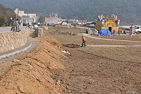 　&#22338;里天后宮周邊景觀進行改善，重大髒亂點終於消失。（圖／文：陳鵬雄）
