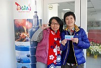 　民國102年馬祖版國旗圍巾亮相！參加馬祖新年度元旦升旗路跑與健行、自行車體驗活動全程走完，即可憑戳章換取。（圖／文：邱竟瑋）