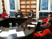 　縣府為協助東引發展觀光，明年將持續於夏日旅遊旺季實施「東馬東台」，時間更從6至9月拉長到5至10月，日前更於會議中確認如遇臺馬輪受風浪影響無法開航，將由馬祖之星加開東引航班輸運旅客。（圖／文：劉秋月）