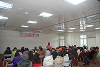 連江就服站昨天舉辦民國102年多元就業計畫推介暨101年多元上工者再就業說明會,於介壽村老人活動中心和鄉親分享工作機會與正確的服務態度。(圖/文:邱竟瑋)