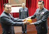 金門新指揮官潘家宇(圖左.金門日報)