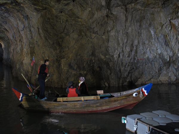 南竿北海坑道淡季多元旅遊推動,102年1~3月水域遊憩活動採預約方式辦理。(圖:保順育樂公司提供)