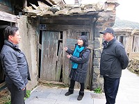 　文化局計畫在西莒田澳陳婉芬小時故居，重新整修老屋建置成為陳婉芬故事館，日前特別邀請莒光議員陳建光、鄉長柯玉官前往會勘。（圖：文化局提供）