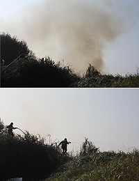 東莒砲二連營區上方疑似天乾物燥燒起無名火。(圖/文:林冰芳)