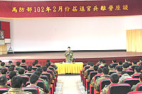 　副參謀長鍾上校鼓勵屆退弟兄應利用退伍前的這段空檔，思考退伍後的人生規劃並設立目標，為退伍後的生涯發展建立基礎。（圖／文：趙崇光）