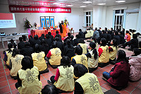 　佛光會歲末關懷活動溫馨登場，總會覺鴻法師主持獻燈誦藥師經祈福法會及佛學講座「幸福與安樂」，轉述星雲大師在去年世界會員代表大會中的演說精彩內容，與會佛友信眾獲益良多。（圖／文：曹重偉）