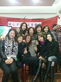 婦女會莒光分會歲末尾牙餐會,姐妹們就像家庭過年團圓,並感謝各界支持及協助。(圖:婦女會莒光分會提供)
