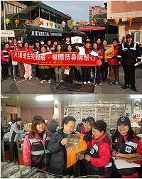 地區警消及鳳凰志工昨天聯手出擊,前往介壽村獅子市場進行消防宣導,提醒鄉親注意用火、用電、瓦斯與爆竹煙火等安全。(圖/文:邱竟瑋)
