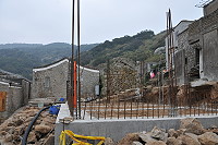 　閩東建築重建多已採用鋼筋水泥取代傳統杉木結構。（圖／文：陳鵬雄）