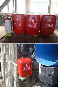 西莒消防分隊利用廢棄塑膠桶製作成保護箱,不僅能保障滅火器效果還能廢棄物再利用。(圖/文:林冰芳)