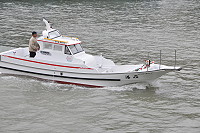 　鱸魚達人張良衛換新船，日前開心在白沙港試航。（圖／文：陳鵬雄）