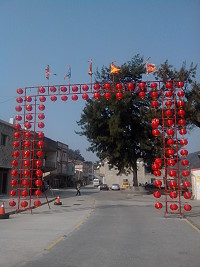 　張燈結彩迎新春。（圖／文：陳鵬雄）