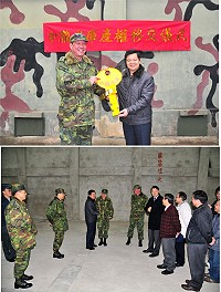 馬祖防衛指揮部釋出「中隴米庫」並舉辦產權移交儀式,縣長楊綏生從指揮官任季男手中接下象徵產權的金鑰;之後順道前往榮民之家隔壁的「中隴營區」視察,指出將列為縣府下一波爭取移撥的目標。(圖/文:曹重偉)