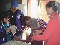 春節年假結束,東引鄉社區健康營造中心志工展開訪視,關心年長鄉親的生活與健康情形。(圖:東引鄉社區健康營造中心提供)