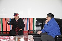 　議長陳貴忠前往學校向教職員工致意拜晚年，並感謝元宵期間各校參與慶典活動。（圖：連江縣議會提供）