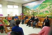 中華電信技術副總經理石木標昨率領相關人員拜會縣長楊綏生,就福澳電信大樓與海纜工程等項目尋求縣府程序協助。(圖/文:邱竟瑋)