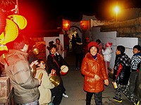 　元宵夜，東引鄉天后宮、泰山府、狀元廟三間廟宇同時擺暝。（圖／文：陳其敏）