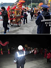元宵節期間各村擺暝遶境相當密集,每村都要到場指揮交通及待命備災的南竿警察所員警相當辛苦,在這群無名英雄的努力下,才能讓各村平安順利達成任務。(圖/文:曹重偉)