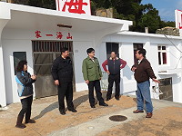 　西莒「山海一家」整修規劃案，立委會同馬管處會勘及鄉長、議員、鄉代主席昨在場了解。（圖：莒光鄉公所）