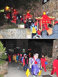 牛峰境五靈公廟「二十暝」眾神聯合遶境盛大登場,神轎在傳統建物之間走起來更有懷舊感覺,全新孩仔隊更是吸引眾人目光。(圖/文:曹重偉)