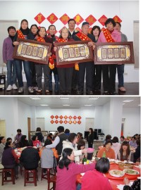 莒光鄉公所及鄉代會舉辦婦女節表揚餐會,三組得獎人在大家的祝賀聲中接受紀念獎牌。(圖/文:林冰芳)