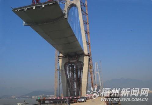 琅岐閩江大橋Ⅱ標段主橋第17節段鋼箱樑架設成功。(圖:東快網)