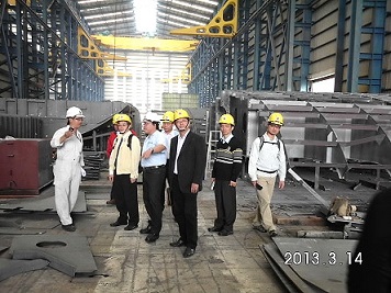 新臺馬輪建造順利 預算達成率近百分之五十,中央購建新臺馬輪專案督導小組第4次督導會議移師高雄進行,召集人航港局副局長李雲萬、連江縣政府交通局長劉潤南一行等3月14日特別前往高鼎船廠視察施作現況。(圖:馬祖日報資料照片、縣府交通局提供)