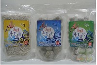 　橋仔社區研發純馬加魚與白帶魚的魚丸、魚麵，市場反應佳，但苦無足夠的鮮魚可用。（圖：橋仔社區協會提供）