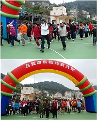 323「為愛跑馬祖」路跑活動,昨天上午九時在福澳運動場開跑,由秘書長劉羽茵代表鳴槍,參加民眾與阿兵哥數百人,出現不少夫妻檔開心攜手出發。(圖/文:劉秋月)