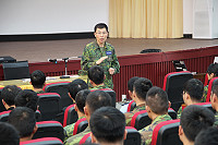　政戰主任謝將軍勉勵弟兄，培養正向轉念的思維與習慣，同袍之間相互鼓勵，營造出彼此關懷之部隊氛圍。（圖／文：趙崇光）