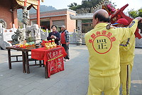 　旅台鄉親專程返馬請家鄉神明幫忙「辦事」。（圖／文：陳鵬雄）   