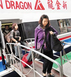 ▲廈金(廈門—金門)航線是兩岸往來人員的便捷的黃金通道。(中新社)