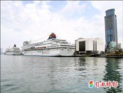 麗星郵輪公司旗下寶瓶星號、雙子星號先後靠泊基隆港。