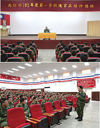 (上圖)任指揮官特別強調「態度」兩個字,呼籲官兵弟兄在軍旅生涯中,應該保持著一種謙遜的心態。(下圖)政戰主任謝將軍與新進官兵弟兄面對面溝通,聆聽新進弟兄心中的問題,替弟兄解答疑惑。(圖/文:宋韋廷)