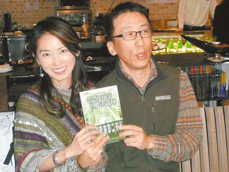 苦苓(右)與女友王靖宜交往6年。(資料照片)