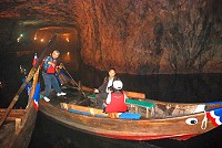 馬祖國家風景區管理處表示,自4月起北海坑道搖櫓活動恢復定時售票營運,歡迎鄉親、旅客踴躍前往搭乘。(圖/文:邱竟瑋)