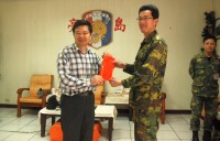 縣長楊綏生昨參訪亮島守備隊,感謝官兵對於文資保護工作的支持。(圖/文:邱竟瑋)