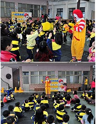 　連江縣衛生局續與麥當勞叔叔之家兒童慈善基金會推出「一起洗手趣」活動，由麥當勞叔叔教導介壽附幼小朋友洗手對抗腸病毒，場面相當歡樂。（圖／文：曹重偉）
