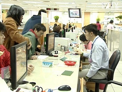 景氣差,民眾紛搶公職。(圖/ETtoday)