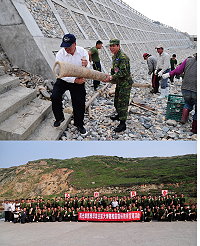 (上圖)莒指部弟兄與社協齊心合力,將岸上漂流木及垃圾進行分類。(下圖)黃指揮官提醒弟兄,以「安全」為第一原則;在進行搬運任務時,務必戴上手套,以免受傷。(圖/文:陳柏志)