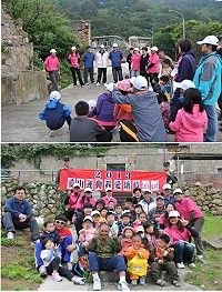 　塘岐社區協會舉辦五十年代社區故事踏查，並宣示護林愛社區的決心。（圖／文：陳鵬雄）