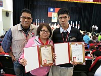 中華民國紅十字會總會8日舉辦世界紅十字日活動,3位馬祖志工獲表揚,分別是齊小玲、應佳均與江琬萱,其中應佳均與齊小玲皆前往台灣受獎。(圖:中華民國紅十字會連江縣支會提供)