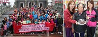 連江縣婦女會在西莒舉辦102年愛戀莒光清淨家園健行活動,出發前在起點青帆村陳元帥廟前合影,及準備愛的小蛋糕送到府上給偉大的媽媽。(圖:連江縣婦女會莒光分會提供)